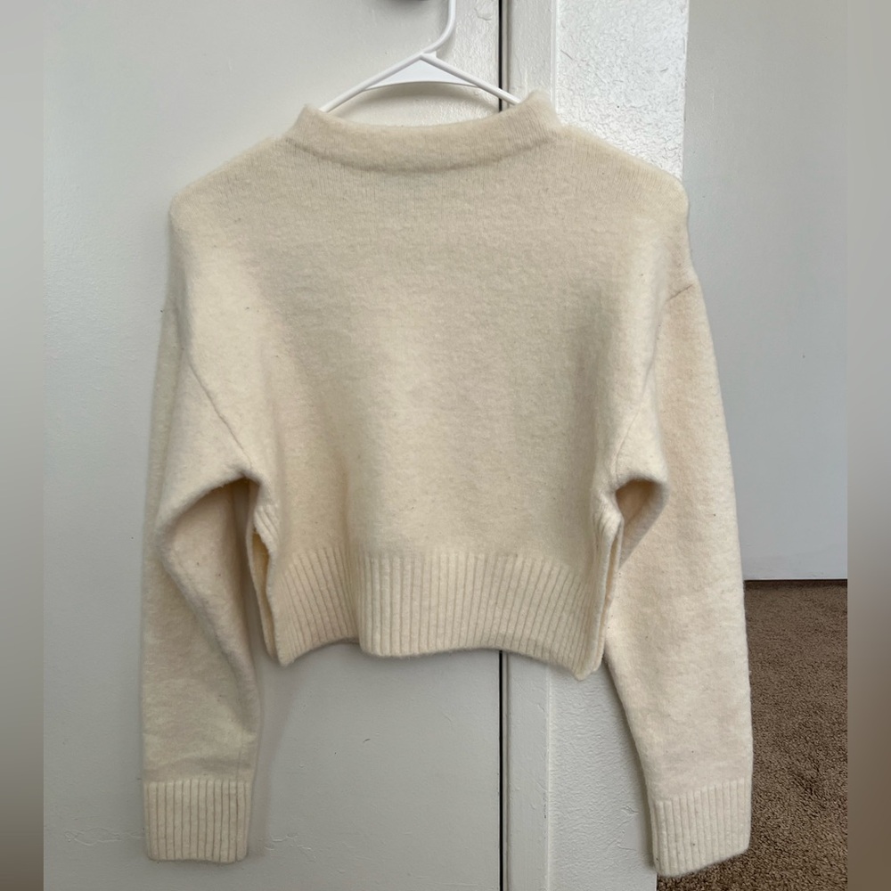 Zara Off-White Ribbed Knit Sweater - Crew Neck